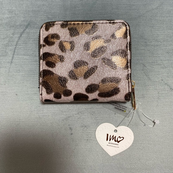 NWT leopard print designer look wallet 4.5“ x 4“ three-quarter round zipperBy,IM - Picture 1 of 10